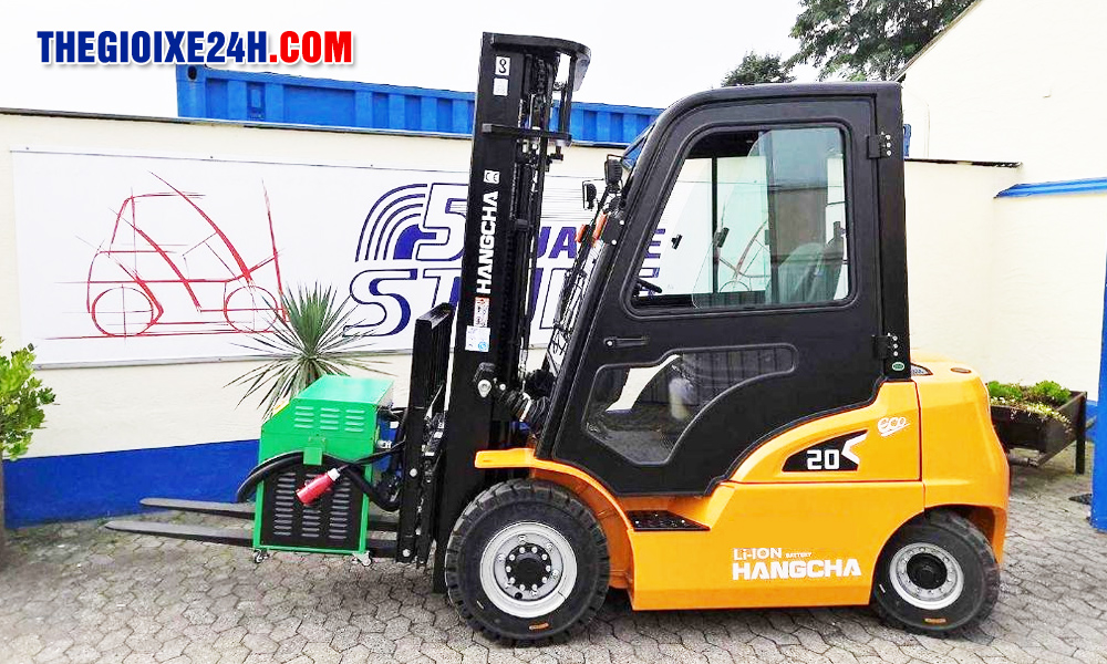 Xe nâng điện 2 tấn dòng XE Hangcha sử dụng trong kho lạnh