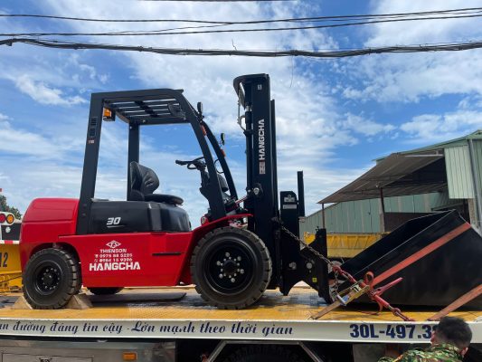 xe nâng dầu 3 tấn lắp gật gù