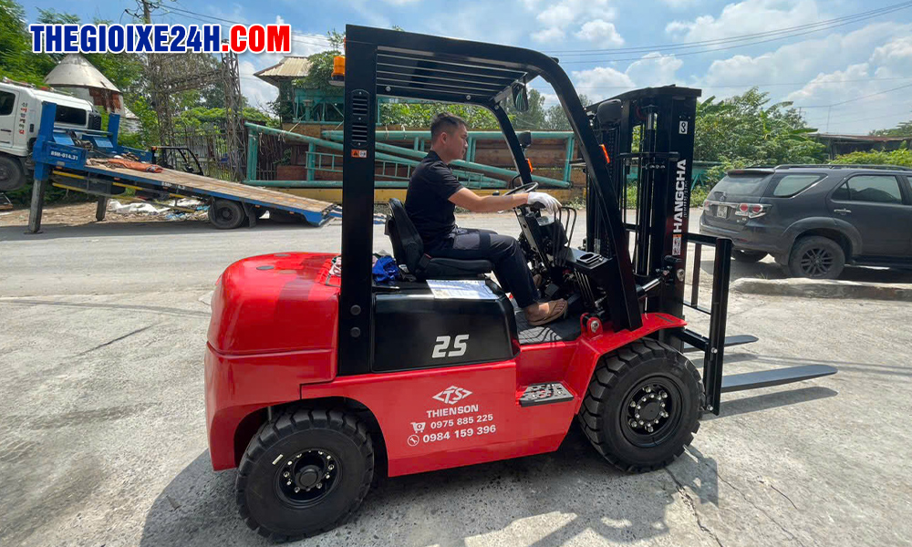 Xe nâng dầu 2.5 tấn dòng A Hangcha giá tốt