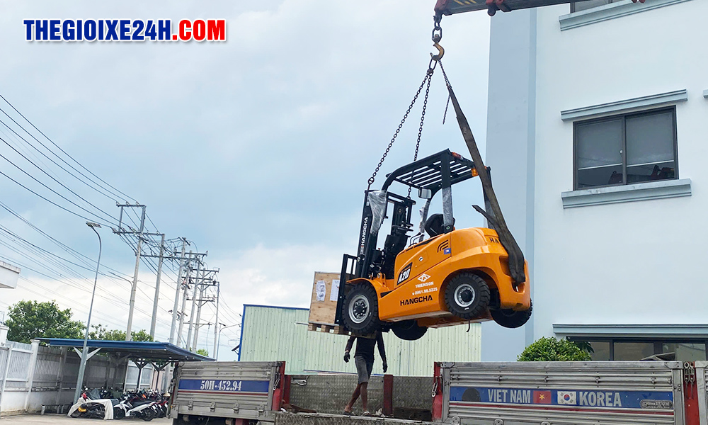 Vận chuyển xe nâng điện 2.5 tấn dòng XA Hangcha đến tận nơi cho quý khách hàng