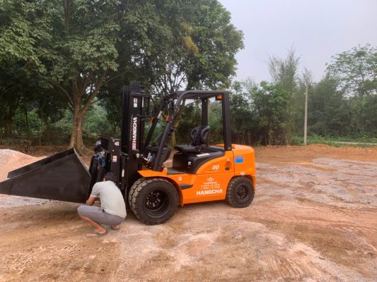 xe nâng lắp gầu xúc