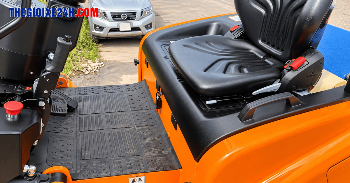 Xe nâng điện 2.5 tấn XA Series sở hữu khoang lái thuận tiện